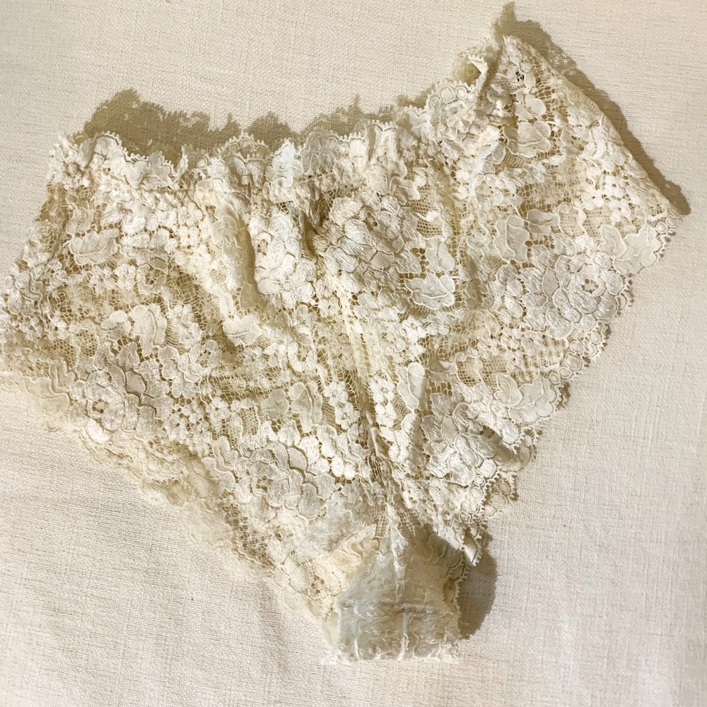 BODYGEAR EUROPE ITALY 100% SILK LACE PANTIES VINTG